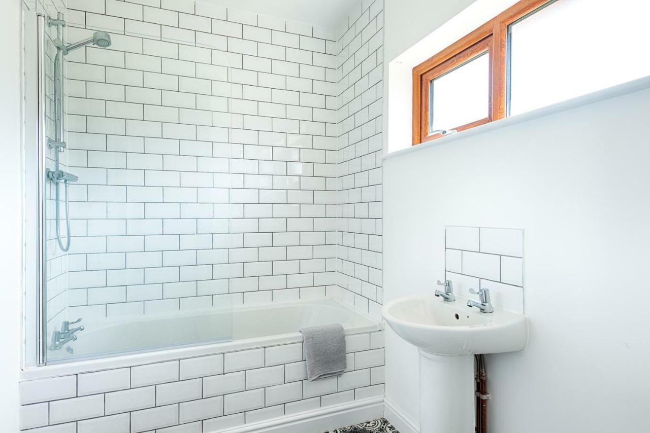 2 Ensuites, Garden, Smart Tv'S In All Rooms! Свонсі Екстер'єр фото